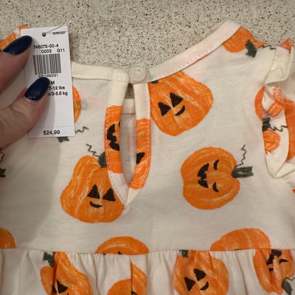 BNWT Old Navy Pumpkin Fall Sleeper Outfit 0-3 months - Picture 6 of 6